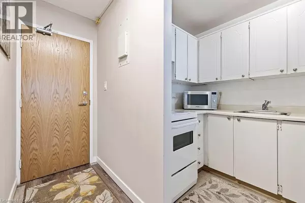 Hamilton, ON L8N3X3,150 CHARLTON AVE East #1603