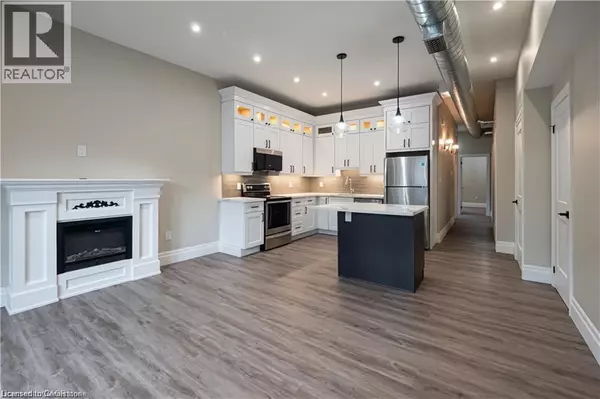 Hamilton, ON L8R1N4,145 WELLINGTON ST North #1