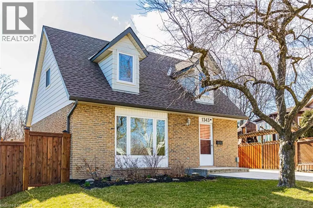 Burlington, ON L7P1K5,1343 JANINA Boulevard