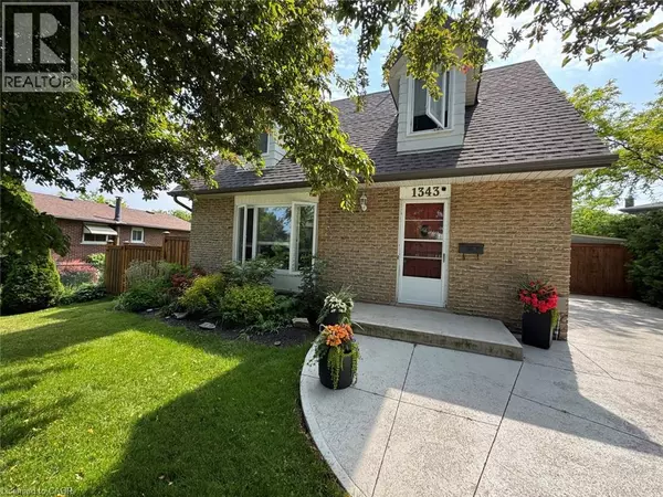 Burlington, ON L7P1K5,1343 JANINA Boulevard