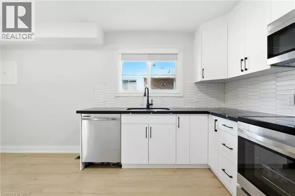 Hamilton, ON L8T3V6,929 UPPER OTTAWA ST #A