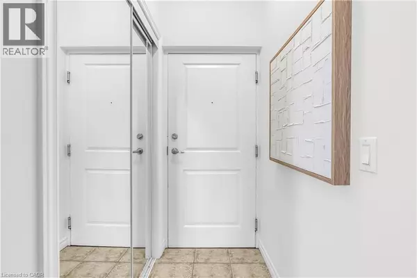 Ancaster, ON L8L5C4,95 WILSON ST West #314