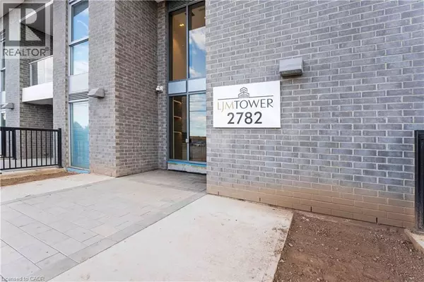 Hamilton, ON L8E2J8,2782 BARTON ST East #1006