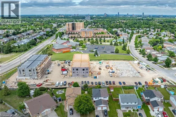 Kitchener, ON N2E3T1,525 ERINBROOK DR #B039