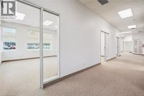 Burlington, ON L7L6B9,1050 PACHINO CT #4