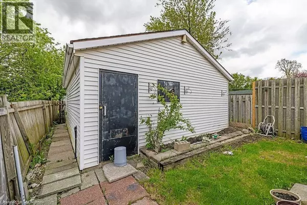 Hamilton, ON L8V2X2,201 EAST 23RD. Street