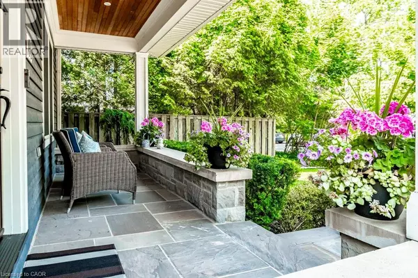 Oakville, ON L6K1L5,44 HEAD Street