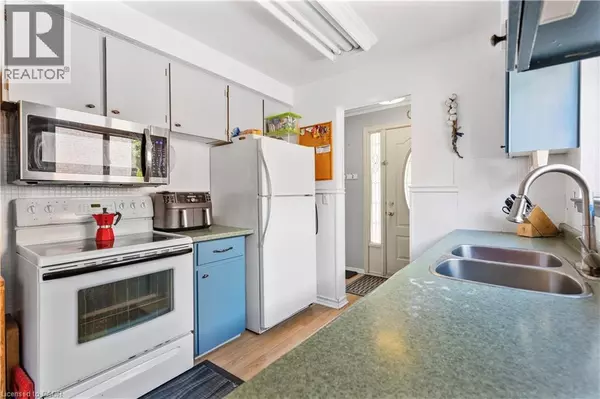 Burlington, ON L7L2W8,607 TURNER Drive