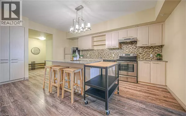 8 HICKORY ST West #302, Waterloo, ON N2L3H6