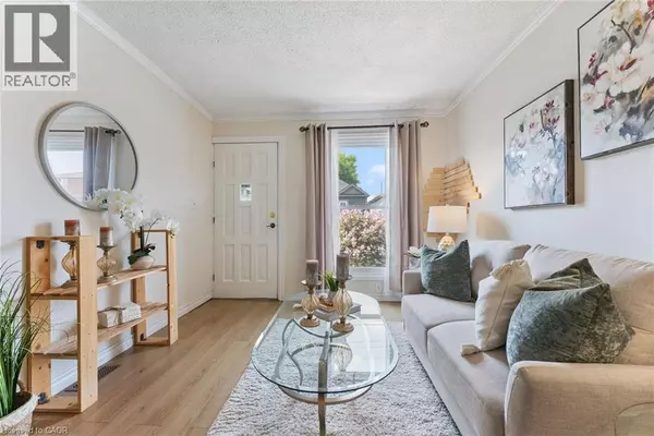 Hamilton, ON L8L4X7,544 MARY Street