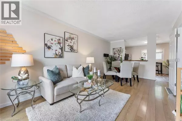 Hamilton, ON L8L4X7,544 MARY Street