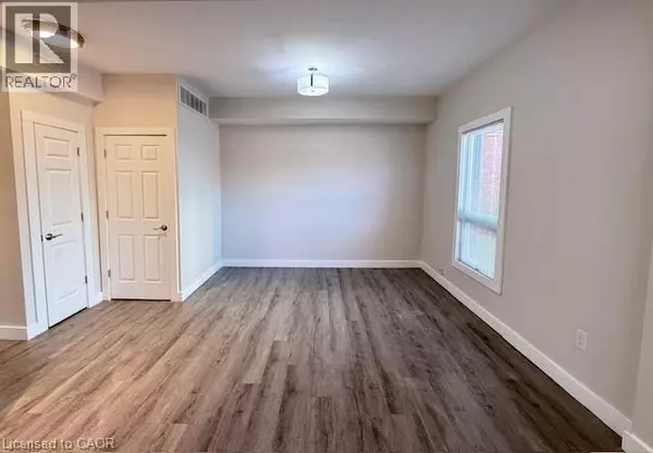 Hamilton, ON L8R1N4,161 WELLINGTON ST North #201