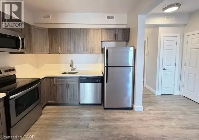 Hamilton, ON L8R1N4,161 WELLINGTON ST North #201