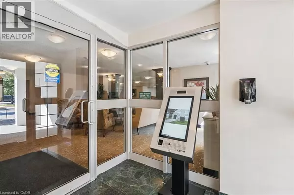 Ancaster, ON L9K1J8,970 GOLF LINKS RD #302