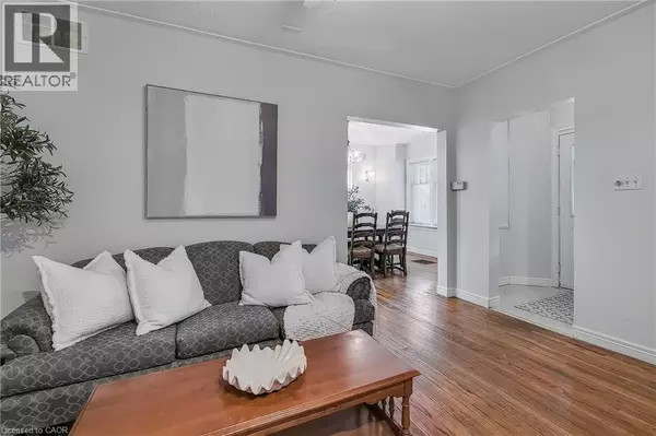 Kitchener, ON N2H1L8,30 TROY Street
