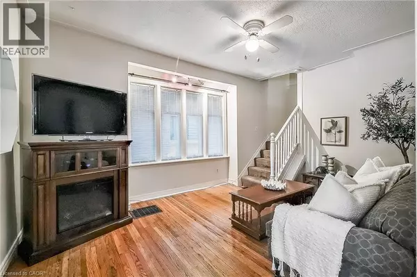 Kitchener, ON N2H1L8,30 TROY Street