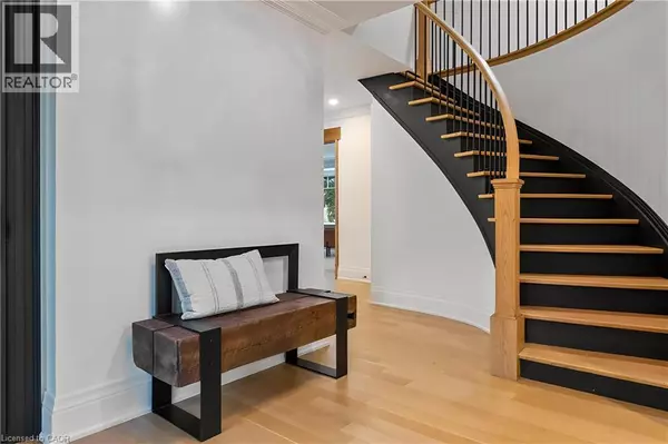 Oakville, ON L6J5S2,138 CAVENDISH Court