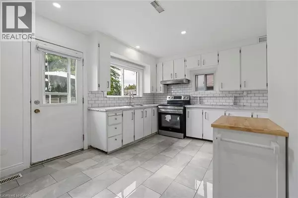 Hamilton, ON L9A3M1,263 EAST 8TH Street