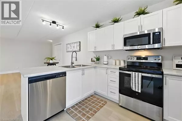 Burlington, ON L7M4P4,1421 WALKERS Line #102