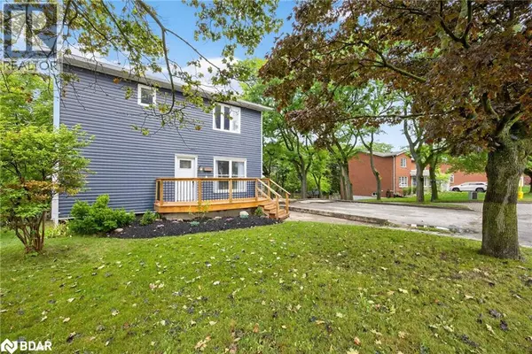 Barrie, ON L4N2X2,18 MURRAY Street