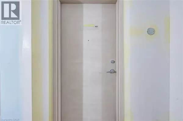 Etobicoke, ON M8V4G7,4 ELSINORE PATH #402