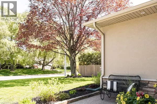 Burlington, ON L7L2E3,330 STRATHCONA Drive