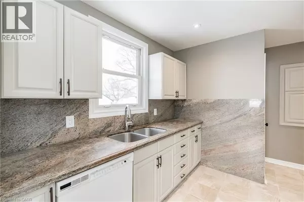 Hamilton, ON L8G1M2,317 KING ST East #(UPPER)