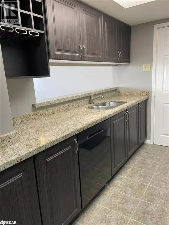 Barrie, ON L4N7R6,75 ELLEN ST #508