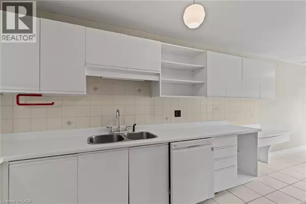 Mississauga, ON L5L3T2,2205 SOUTH MILLWAY #82