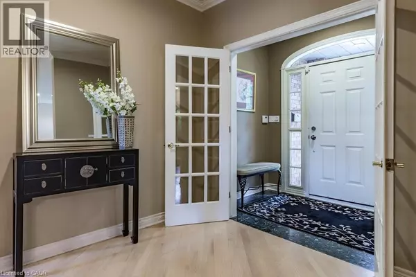 Ancaster, ON L9G3M9,223 BRIAR HILL Crescent
