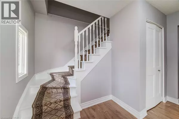 Kitchener, ON N2E1R6,204 COUNTRY HILL Drive