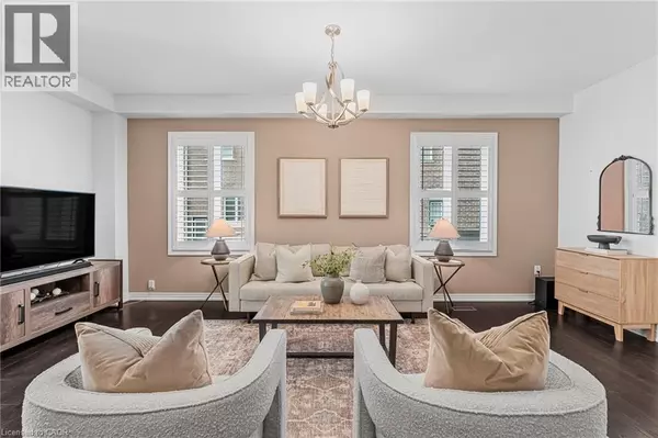 Oakville, ON L6H0S1,392 GRINDSTONE Trail