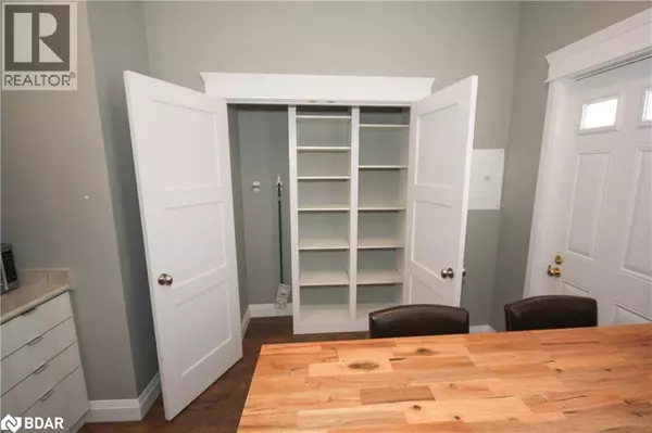 Orillia, ON L3V5A8,19 PETER ST #1