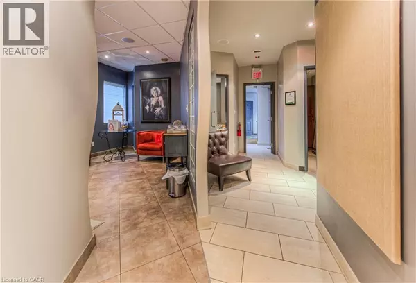 Waterloo, ON N2K3N2,370 UNIVERSITY AVE East #105