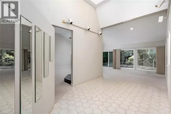 Burlington, ON L7L1E3,4189 INGLEWOOD Drive