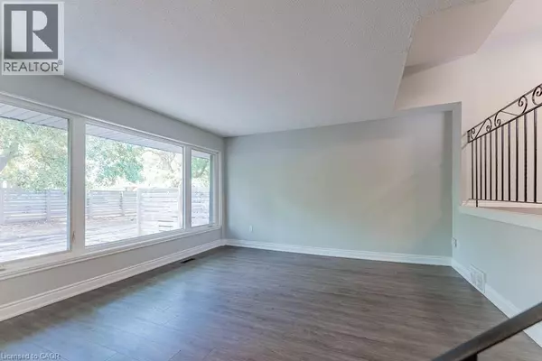 Hamilton, ON L8K5H1,250 MONTMORENCY DR #207