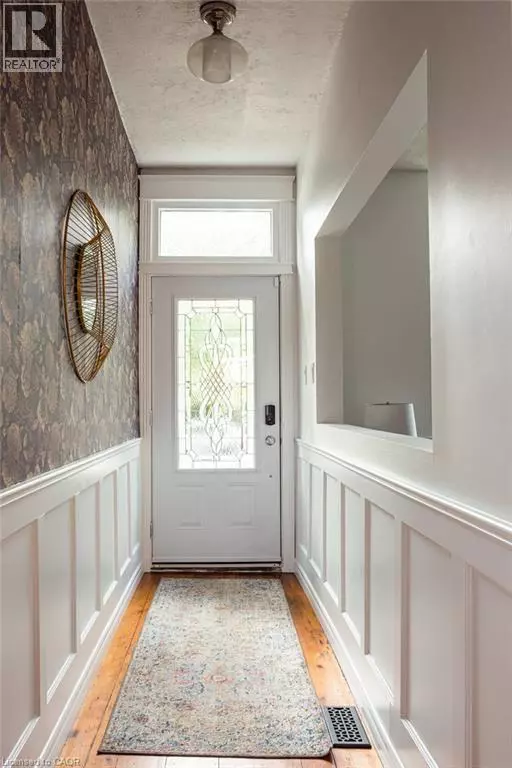 Hamilton, ON L8L5K3,52 EMERALD Street N