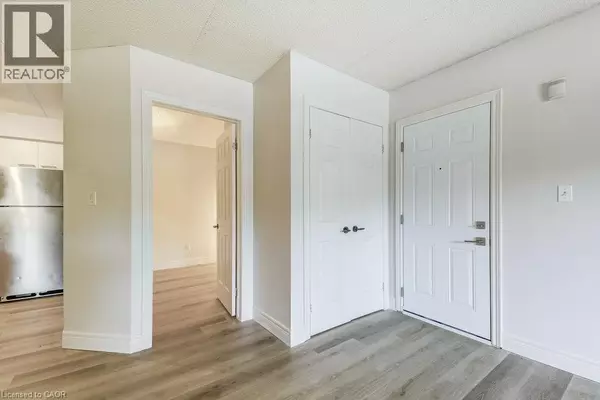 Burlington, ON L7M4C2,2020 CLEAVER AVE #107