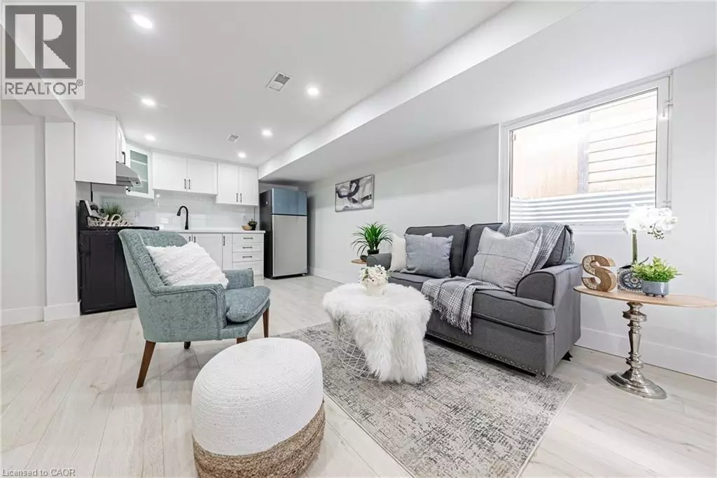 Stoney Creek, ON L8J1B4,22 WILLIAM JOHNSON ST #LL