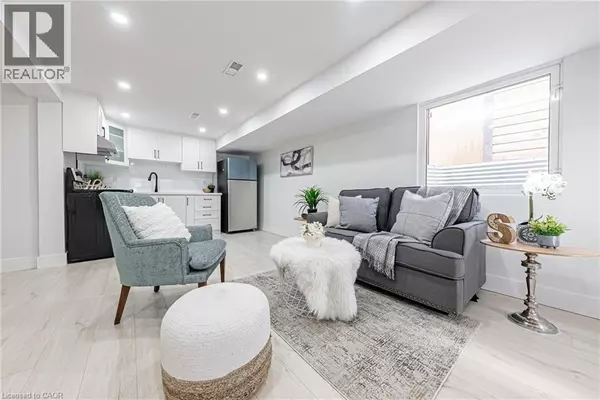 22 WILLIAM JOHNSON ST #LL, Stoney Creek, ON L8J1B4