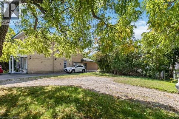 Brantford, ON N3S5H3,22 PARK Avenue