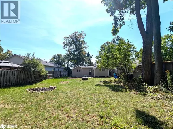 Innisfil, ON L9S1Z3,696 HASTINGS Avenue