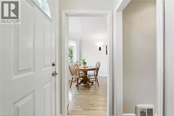 Hamilton, ON L9A4B8,261 EAST 14TH Street