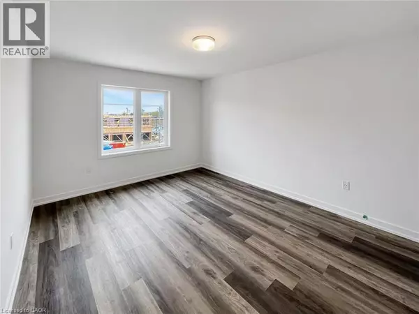 Kitchener, ON N2R0R9,205 WEST OAK TRL #12