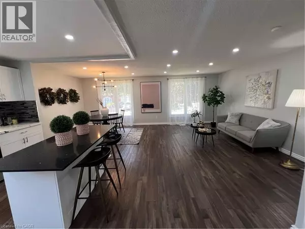 Hamilton, ON L8V4R4,228 LAWNHURST Court