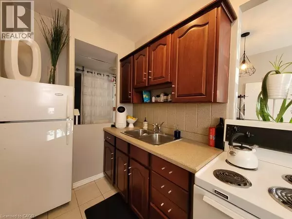 Hamilton, ON L8P2G1,9 HERKIMER ST #2