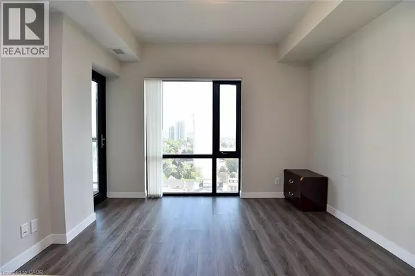 Hamilton, ON L8P0C6,15 QUEEN ST South #909