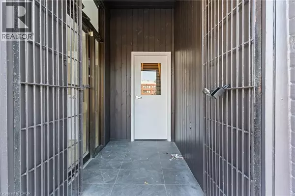 Hamilton, ON L8N2C2,93 JOHN Street S