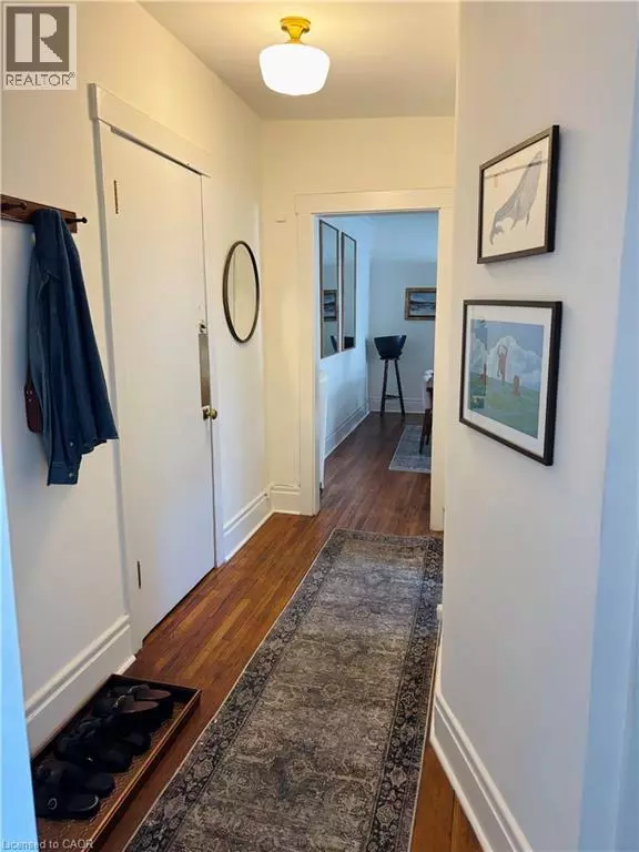 Hamilton, ON L8P1B2,285 KING ST West #23