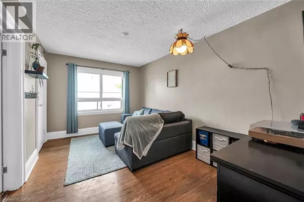 Hamilton, ON L8H5B5,244 COPE Street